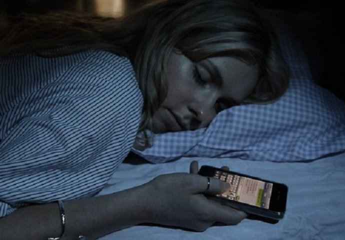 Redovno je spavala sa mobitelom kraj sebe, SADA TRPI UŽASNE POSLJEDICE!