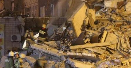 OBJAVLJENI ZASTRAŠUJUĆI SNIMCI TRAGEDIJE: U urušavanju zgrade poginulo šest osoba (VIDEO)