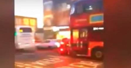 PUTNICI VRIŠTALI I MOLILI VOZAČA DA SE ZAUSTAVI: Gradski autobus gazio sve pred sobom, povrijeđeno i malo dijete! (VIDEO)