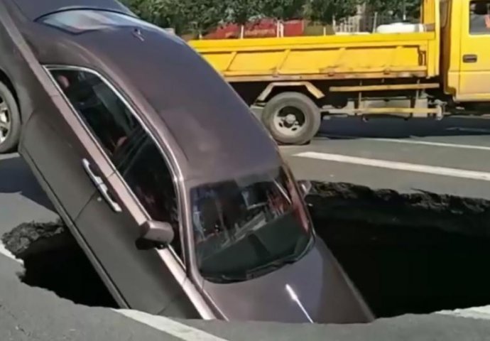 Rolls Royce is swallowed up by a giant sinkhole in China (Video)