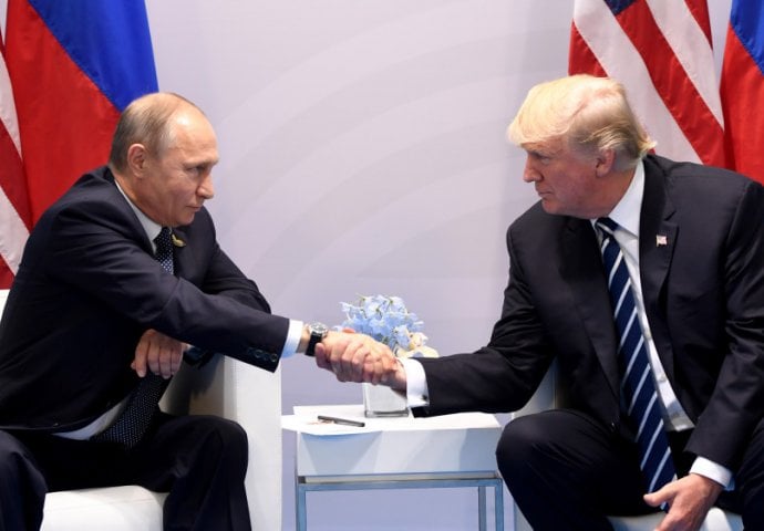 Putin i Trump rukovali se na samitu u Vijetnamu