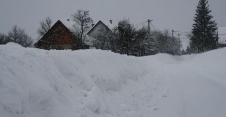 VOZAČI OPREZ: Do utorka čak pola metra snijega! Bit će ga i u nizinama 