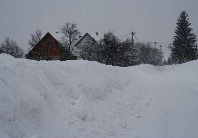 VOZAČI OPREZ: Do utorka čak pola metra snijega! Bit će ga i u nizinama 