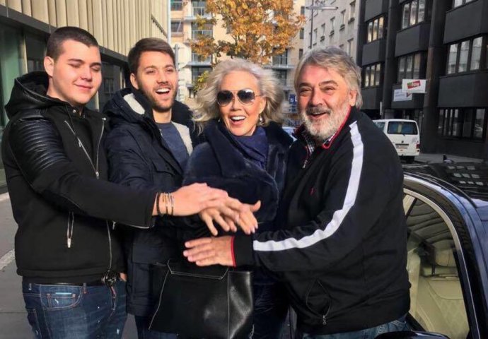 NAJVEĆA BALKANSKA ZVEZDA NAPRAVILA POMETNJU U BEČU: Brena stigla sa porodicom, austrijski mediji ih prate u stopu!(FOTO)