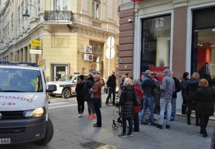 Članovi Udruženja 'Švicarac' silom nezakonito zauzeli poslovnicu Addiko banke