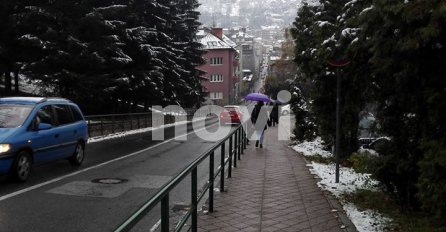 SARAJEVO JUTROS: Snijeg zabijelio glavni grad Bosne i Hercegovine (FOTO)