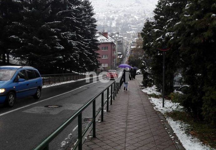 SARAJEVO JUTROS: Snijeg zabijelio glavni grad Bosne i Hercegovine (FOTO)