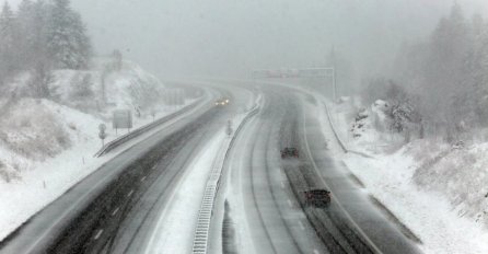 SNIJEG, KIŠA I JAK VJETAR NE POPUŠTAJU: Na Jadranu orkanska bura 