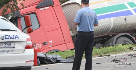 ZA DLAKU IZBJEGNUTA KATASTROFA NA AUTOPUTU: Cisterna sa zapaljivim plinom se zabila u šleper