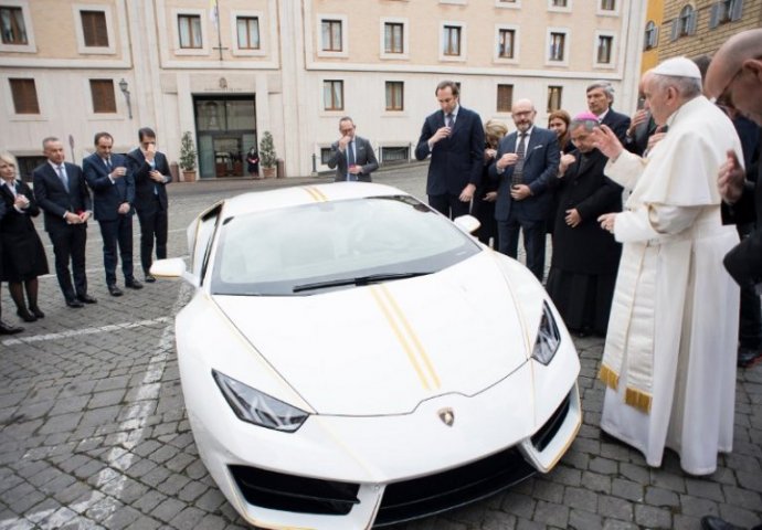 Papa Franjo prodaje skupocjeni Lamborghini Huracan: Evo gdje ide novac