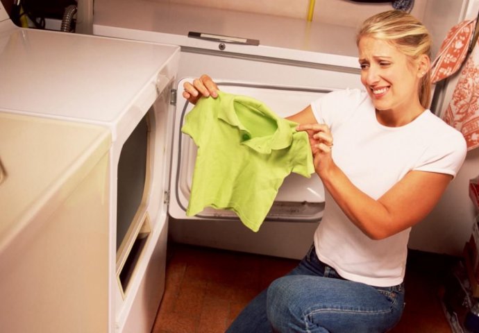 IPAK IMA NADE: Kako da spasite odjeću koja se 'pokupila' u pranju!