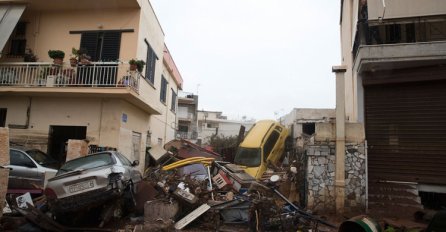 Poplave u Atini odnijele 16 života, još dvije osobe nestale