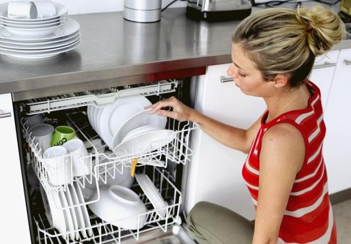 BUDITE OPREZNI: Evo šta ne smije u mašinu za suđe!