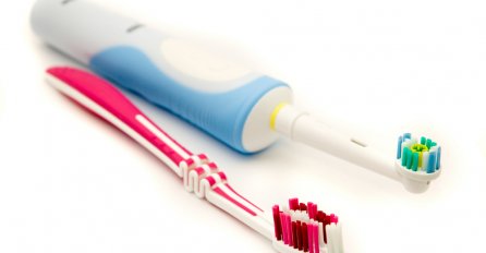 Da li su električne četkice za zube bolje od klasičnih? PREDNOSTI I MANE OVE ČETKICE