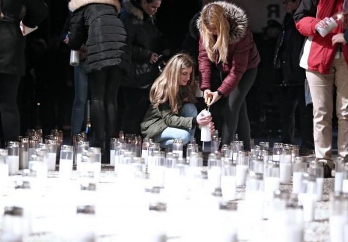 U Međugorju zapaljene svijeće u znak sjećanja na žrtve Vukovara i Škabrnje