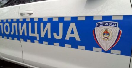 Drama u Rakovici: Naoružani muškarac se zabarikadirao u zgradi, stigao i pregovarački tim!