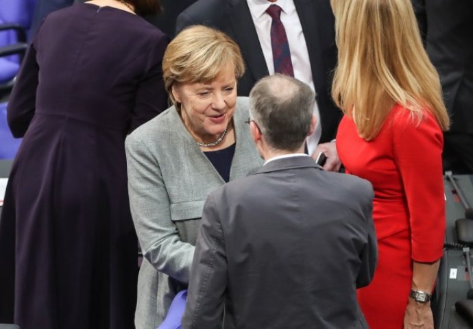 Merkel danas na sjednici Bundestaga, očekuje se burna rasprava