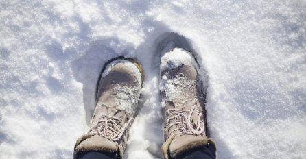 KAKO SE OVOGA NISMO RANIJE SJETILI: Genijalan trik planinara za topla stopala i kad je vani žestoki minus!