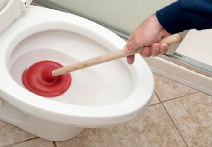 KAKO BISTE UŠTEDJELI NOAVC: Ove predmete baš NIKADA ne smijete bacati u WC školjku