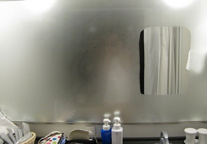 KAKO OVO RANIJE NISMO ZNALI: Genijalan trik da ogledalo u kupatilu više nikada ne magli!