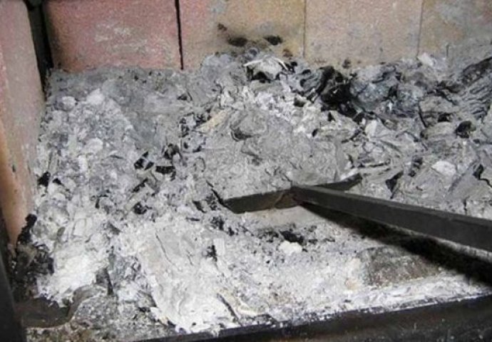 AKO SE GRIJETE NA DRVA, NE BACAJTE PEPEO! Od njega imate ogromne koristi!