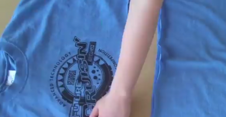 Djevojka je izrezala majicu na pola, krajnji REZULTAT JE - NEVJEROVATAN! (VIEDO)