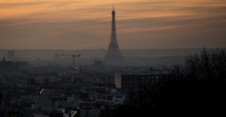 U ponoć Eiffelov toranj bez svjetla u znak solidarnosti sa žrtvama napada na džamiju