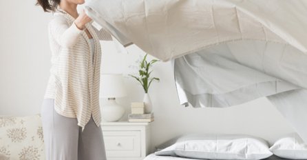 Da li znate zašto morate protresti posteljinu prije spavanja?!