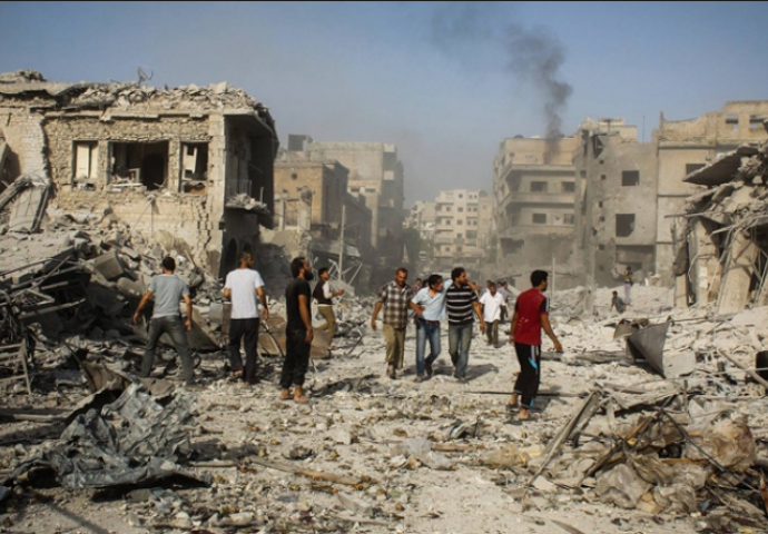 U napadima vladinih i ruskih snaga u Siriji ubijeno najmanje 57 civila, među njima 19 djece