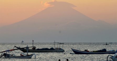 Maksimalno upozorenje zbog vulkana na Baliju