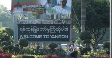 Papa Franjo stigao u posjetu Mijanmaru