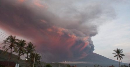 NAPUŠTAJU SVOJE DOMOVE, VULKAN SAMO ŠTO IH NIJE UNIŠTIO: Naložena evakuacija 100.000 ljudi!