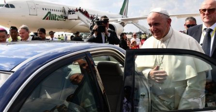 Papa Franjo razgovarao s mijanmarskim vojnim čelnikom