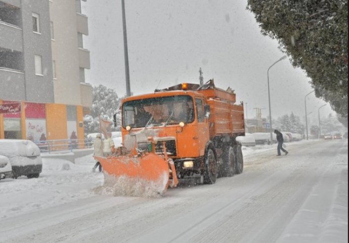 Nećete verovati kako čiste snijeg u Rusiji!