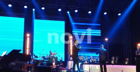 ŽELJKO JOKSIMOVIĆ ODRŽAO DUGO NAJAVLJIVANI KONCERT U SARAJEVU: Publika uživala u swing i jazz numerama (FOTO + VIDEO)