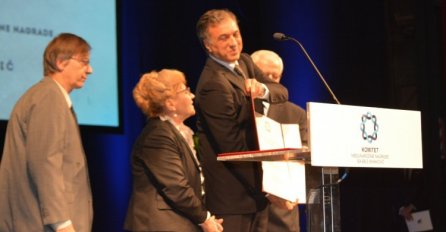 Crnogorskom predsjedniku Filipu Vujanoviću uručena nagrada Isa-beg Ishaković