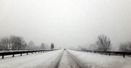 VOZAČI OPREZ: Zbog snijega na pojedinim putevima saobraćaj otežan!
