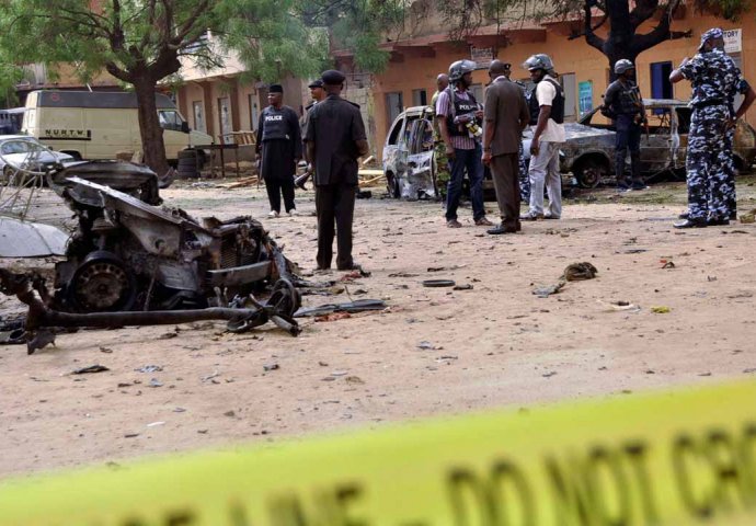 U napadu bombašice samoubice ubijeno 13 ljudi