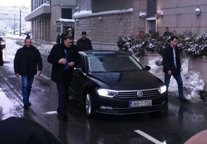 Komesar Hahn na sastanku s političkim liderima, u Sarajevo došao i Dodik