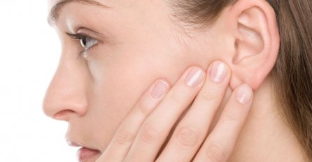 ŠTA SE DEŠAVA U UHU KADA SE NAGOMILA UŠNI VOSAK? Evo kako da prepoznate ozbiljnu infekciju uha