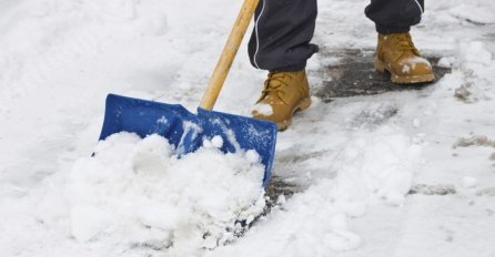 OLAKŠAJTE SI POSAO: Super trik kako da se snijeg ne lijepi za lopatu