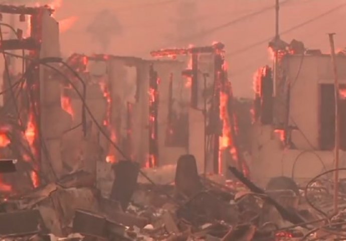 VANREDNO STANJE  U KALIFORNIJI: Ogromni požar se širi i guta sve pred sobom (VIDEO)