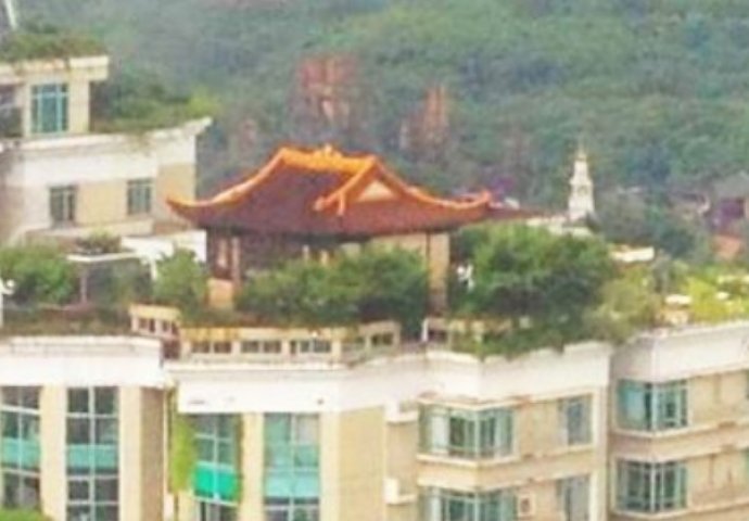 Kinez nelegalno podigao hram na vrhu solitera 