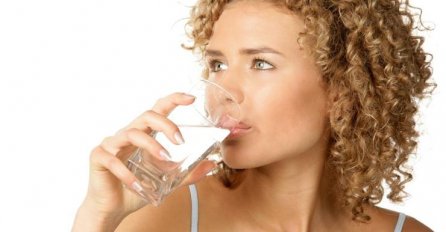 LOŠA NAVIKA: Evo kako čaša hladne vode poslije obroka utiče na vaše zdravlje