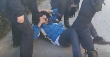 POLICAJCI BACILI PERNARA NA POD, ON SE DERAO: Neka cijeli svijet ovo vidi! (VIDEO)