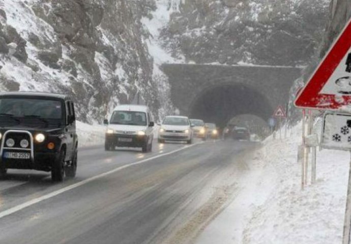 Savjetuje se pojačan oprez: U BiH usporen saobraćaj zbog snijega, IZDVAJAJU SE OVI PUTNI PRAVCI