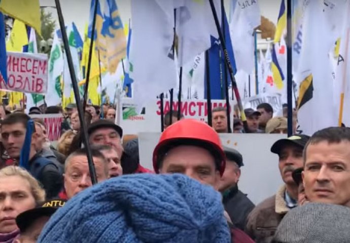Čudna situacija u Ukrajini, hiljade ljudi na ulicama traže oslobađanje bivšeg gruzijskog predsjednika