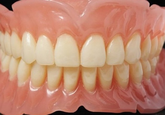  REVOLUCIJA! ZBOGOM PROTEZAMA: Doktor predstavio otkriće kako da vam u samo 9 sedmica narastu novi zubi!