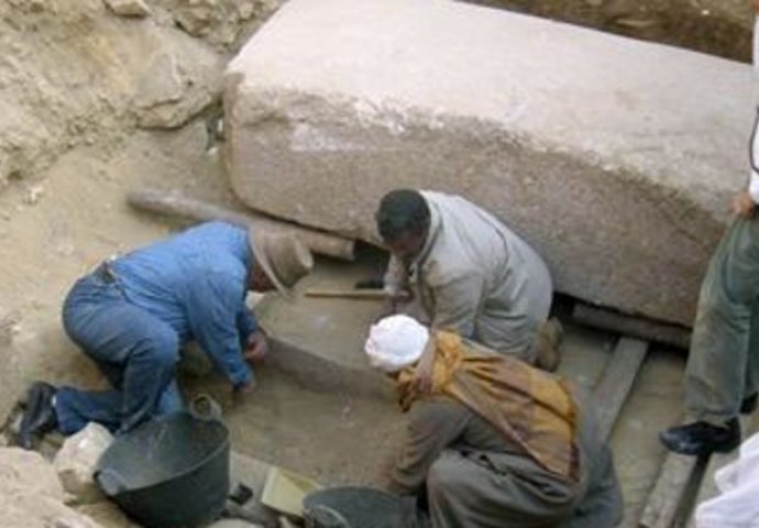 Arheolozi u Egiptu otkrili drevne grobnice i mumiju staru 3500 godina