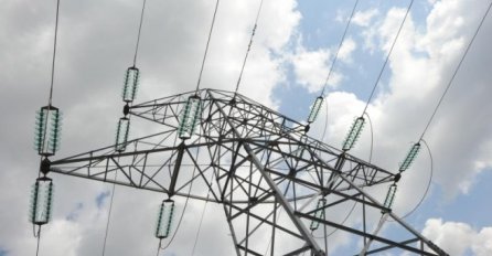 NEVRIJEME U JABLANICI: Oštećeni krovovi, sela bez struje